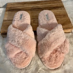 Splendid Fluffy Faux Fur Crisscross
Peep Toe Slippers in Crystal